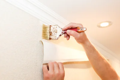 Pose de papier peint à Baulou — revêtements muraux et toiles de verre